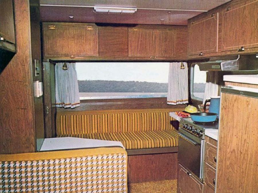 Интерьер Winnebago Minnie Winnie (MB300) 1973 года  (фото 2 из 2)